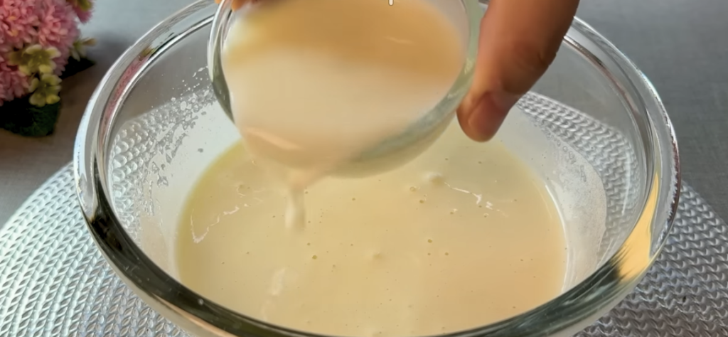 Domácí broskvový koláč s čerstvými broskvemi – snadný a vláčný letní dezert