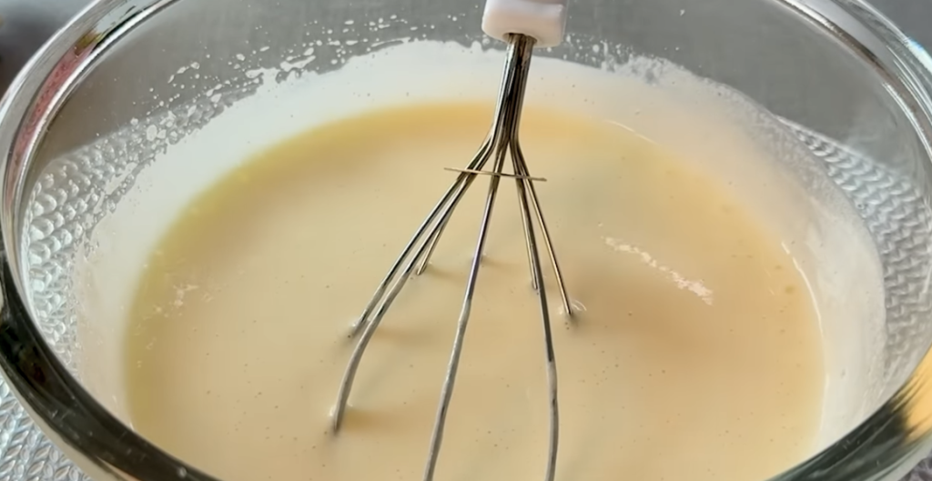 Domácí broskvový koláč s čerstvými broskvemi – snadný a vláčný letní dezert