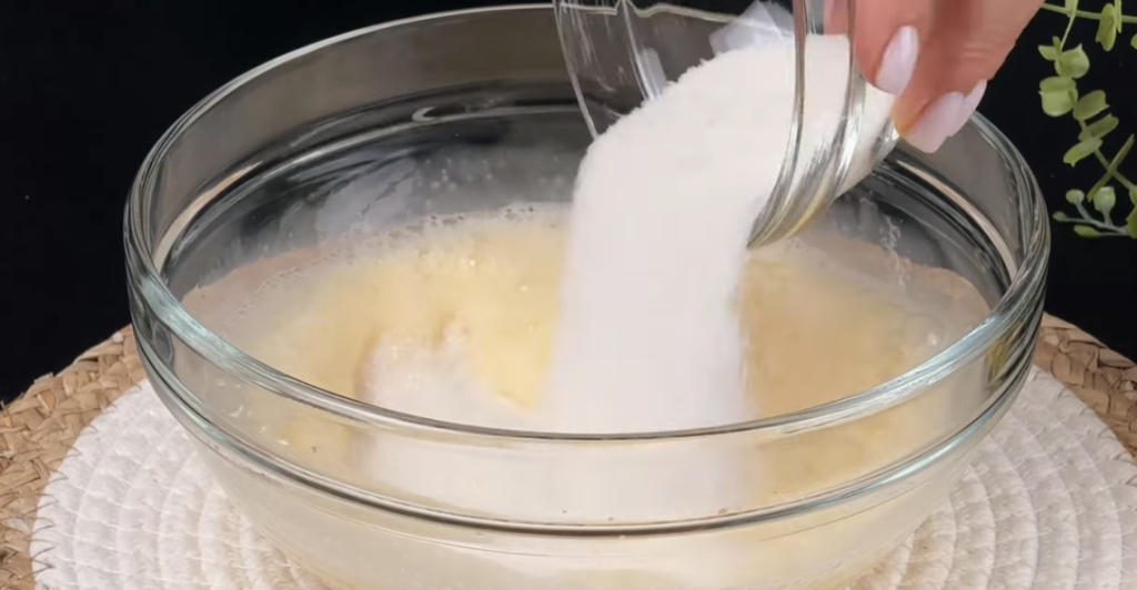 Šťavnatý borůvkový koláč s jogurtem a marmeládou – rychlý moučník