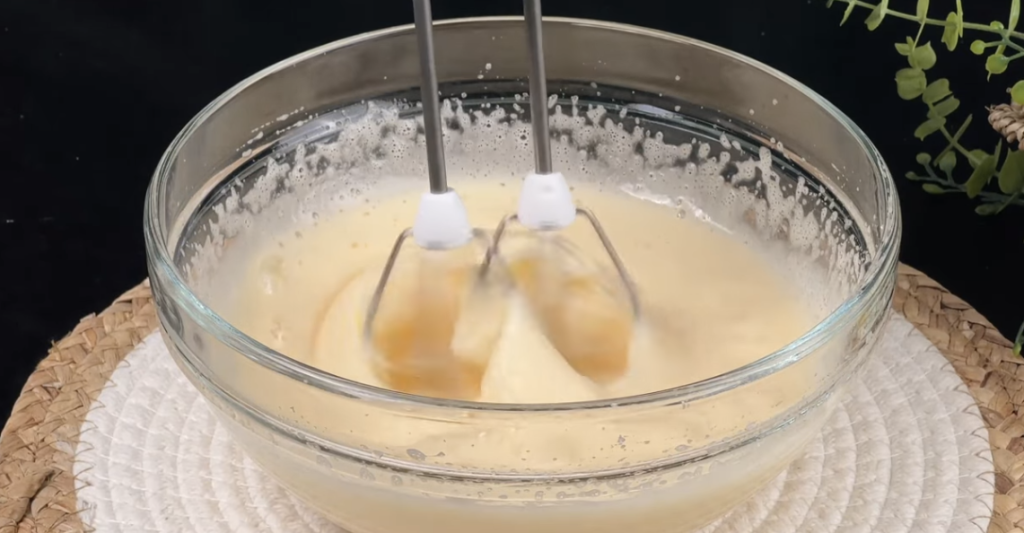 Šťavnatý borůvkový koláč s jogurtem a marmeládou – rychlý moučník