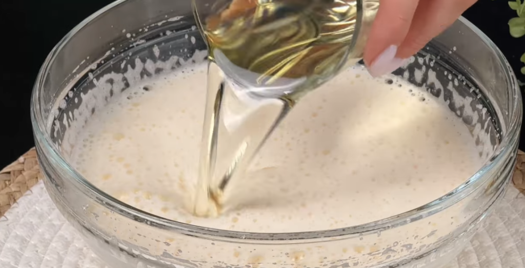 Šťavnatý borůvkový koláč s jogurtem a marmeládou – rychlý moučník