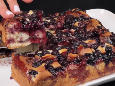 Šťavnatý borůvkový koláč s jogurtem a marmeládou – rychlý moučník