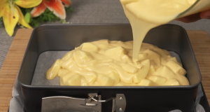 Jablečný koláč jako od babičky: Dokonalá vůně dětství Jednoduchý nadýchaný jablečný koláč jako od babičky – vůně domova