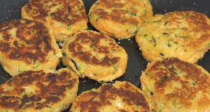 Čočkovo-cuketové karbanátky – zdravý a jednoduchý recept bez masa Křupavé čočkovo–cuketové karbanátky – ideální pochoutka plná bílkovin a zeleniny