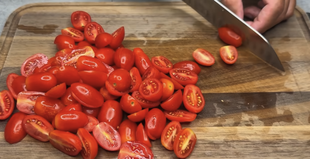 Vegetariánské mini pizzy z lilku s rajčaty, parmazánem a bazalkou – zdravá a chutná alternativa klasické pizzy