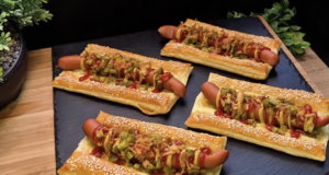 Párky v listovém těstě se sýrem a hořčicí – jednoduchý recept na hot-dogy Párky v listovém těstě se sýrem a hořčicí – jednoduchý recept na hot-dogy