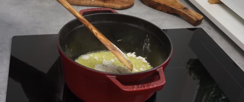 Francouzská krémová polévka Velouté z česneku – veganský krém plný jemné a lahodné chuti