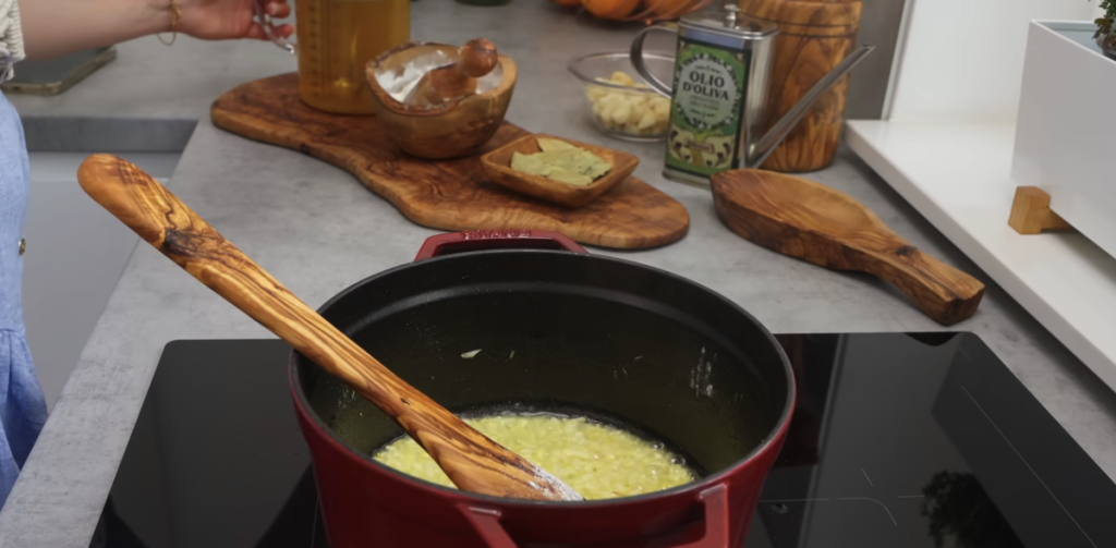 Francouzská krémová polévka Velouté z česneku – veganský krém plný jemné a lahodné chuti