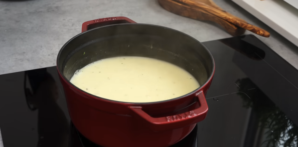 Francouzská česneková polévka Velouté – jemný veganský krém plný chuti