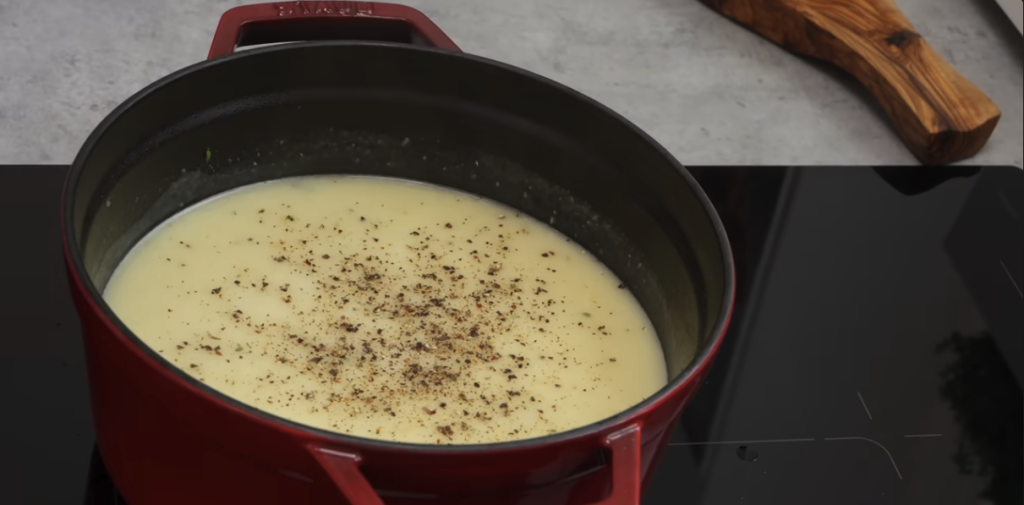 Francouzská česneková polévka Velouté – jemný veganský krém plný chuti