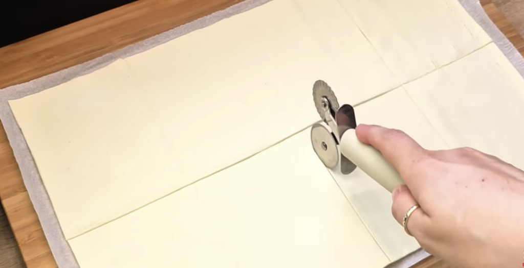 Křehké listové croissanty s Nutellou a lískovými oříšky – křupavý dezert během chvilky