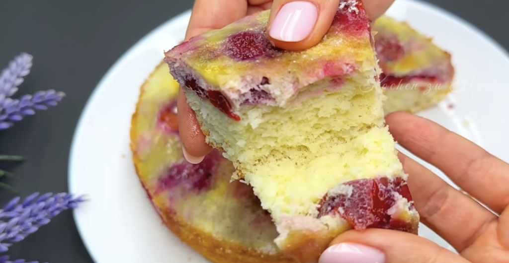 Fit kokosový koláč s ovocem bez mouky – ovocný dezert bez výčitek!