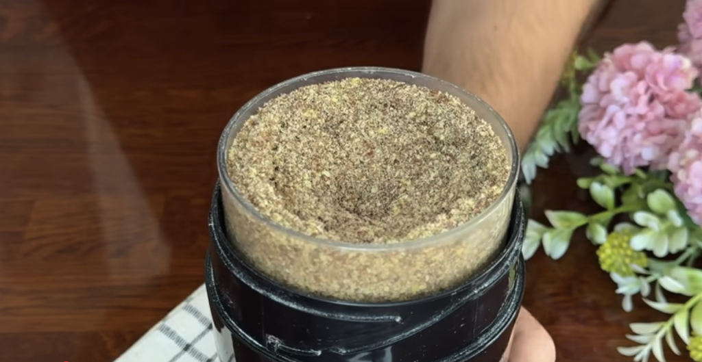 Domácí bezlepkový lněný chléb s psylliem a vysokým obsahem vlákniny