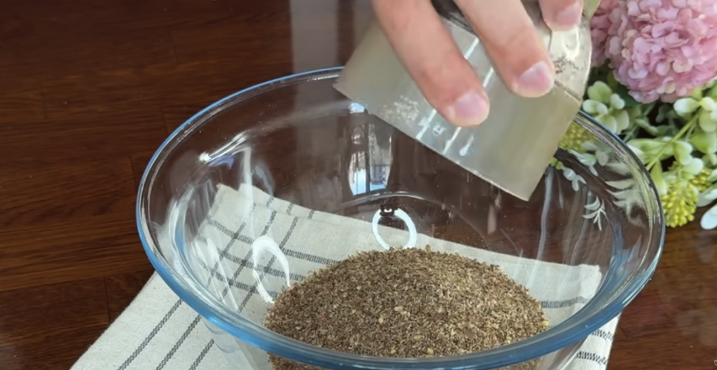 Domácí bezlepkový lněný chléb s psylliem a vysokým obsahem vlákniny