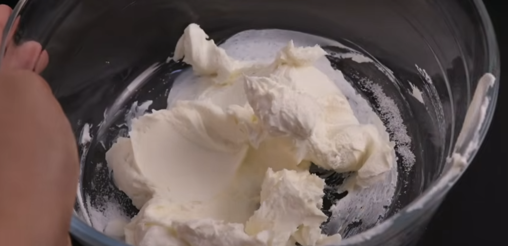 Luxusní kokosový dezert ve stylu Raffaello s piškoty a křupavými oříšky – bez pečení!