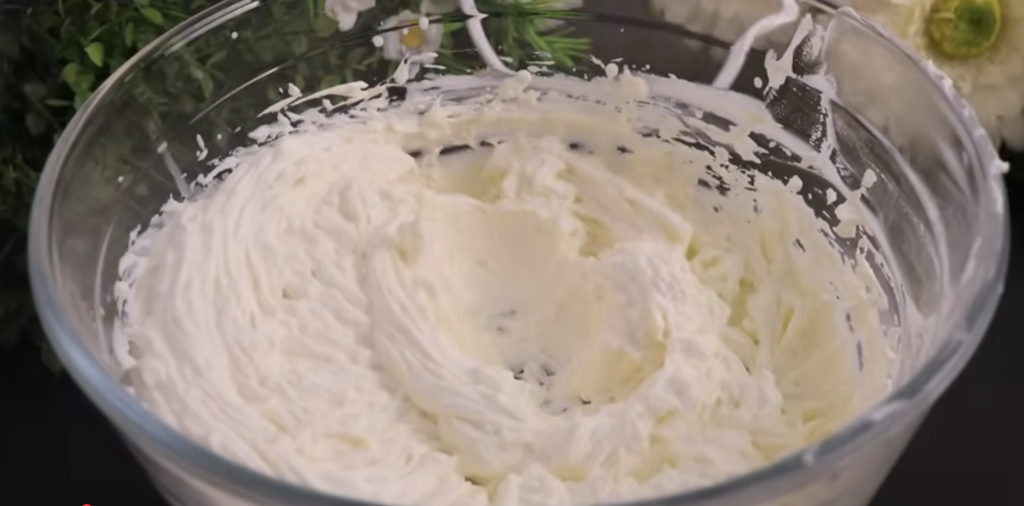 Luxusní kokosový dezert ve stylu Raffaello s piškoty a křupavými oříšky – bez pečení!