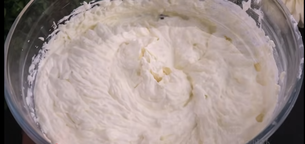 Luxusní kokosový dezert ve stylu Raffaello s piškoty a křupavými oříšky – bez pečení!