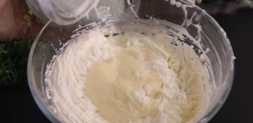 Luxusní kokosový dezert ve stylu Raffaello s piškoty a křupavými oříšky – bez pečení!