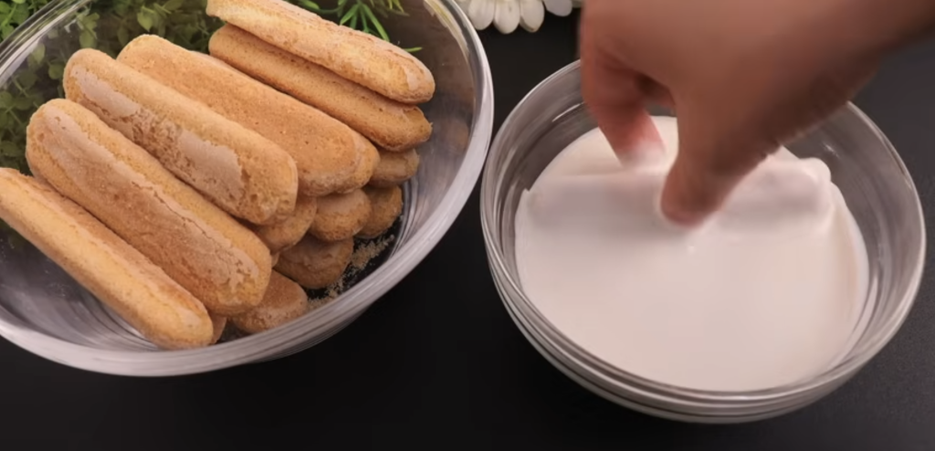 Luxusní kokosový dezert ve stylu Raffaello s piškoty a křupavými oříšky – bez pečení!