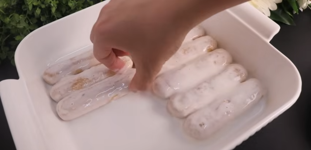 Luxusní kokosový dezert ve stylu Raffaello s piškoty a křupavými oříšky – bez pečení!