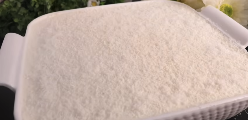 Luxusní kokosový dezert ve stylu Raffaello s piškoty a křupavými oříšky – bez pečení!