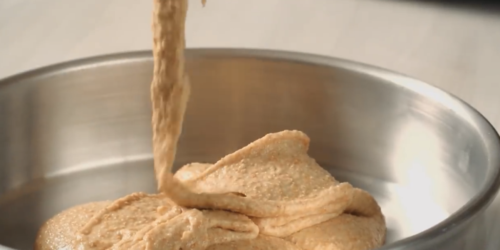 Jablečný koláč z pohankové a špaldové mouky – ideální k odpolední kávě, rodinnému posezení nebo jako lehký domácí dezert