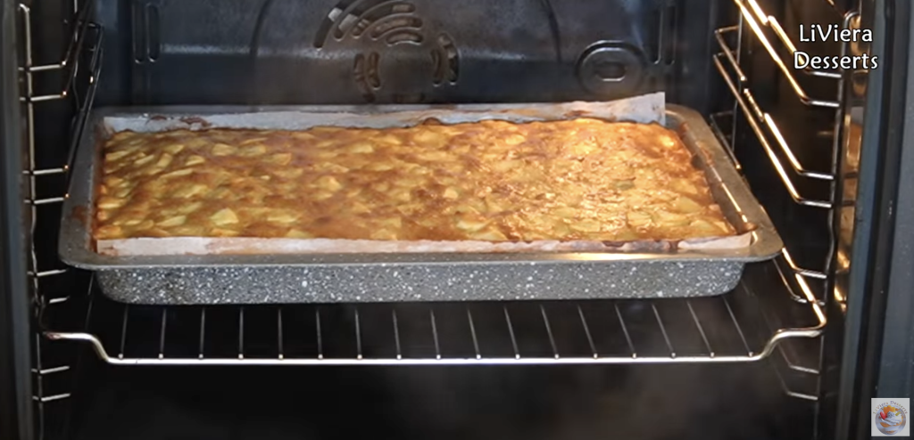 Vláčný jablečný koláč se skořicí a ořechy – snadný recept