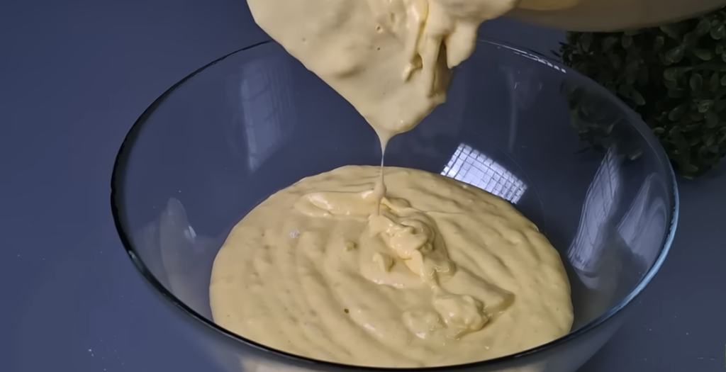 Dvoubarevný koláč s třešněmi, kokosem a čokoládovou polevou | Recept