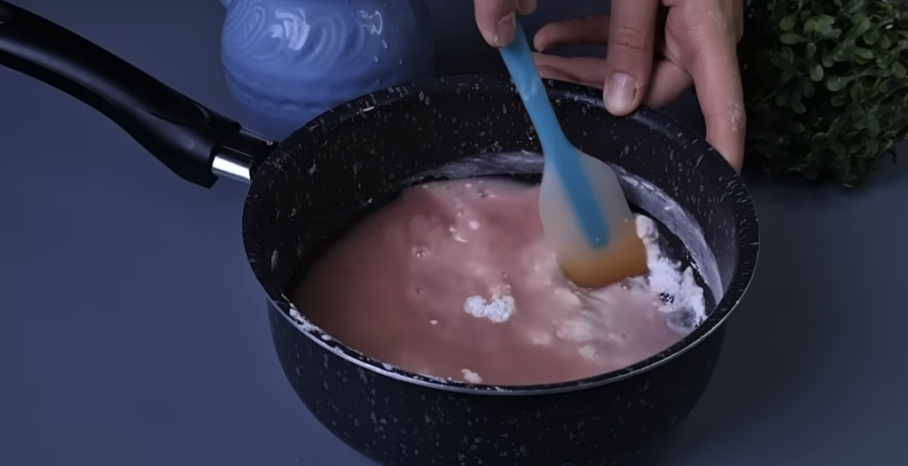 Dvoubarevný koláč s třešněmi, kokosem a čokoládovou polevou | Recept