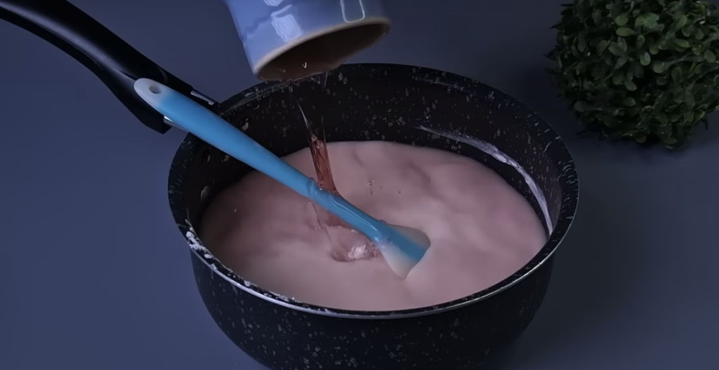 Dvoubarevný koláč s třešněmi, kokosem a čokoládovou polevou | Recept