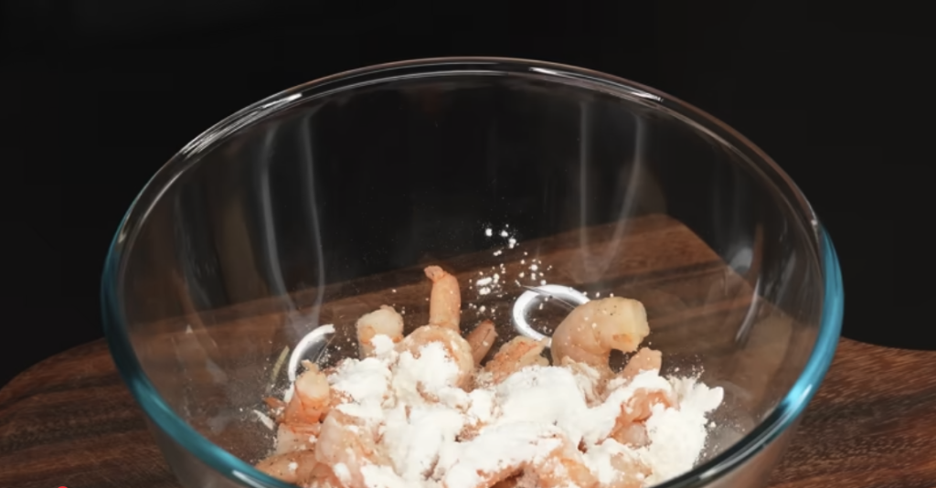 Krevety v aromatické česnekovo-zázvorové omáčce se sójovou a ústřicovou omáčkou