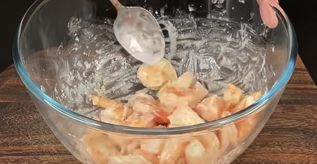 Krevety v aromatické česnekovo-zázvorové omáčce se sójovou a ústřicovou omáčkou