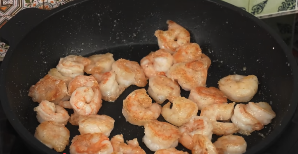 Krevety v aromatické česnekovo-zázvorové omáčce se sójovou a ústřicovou omáčkou