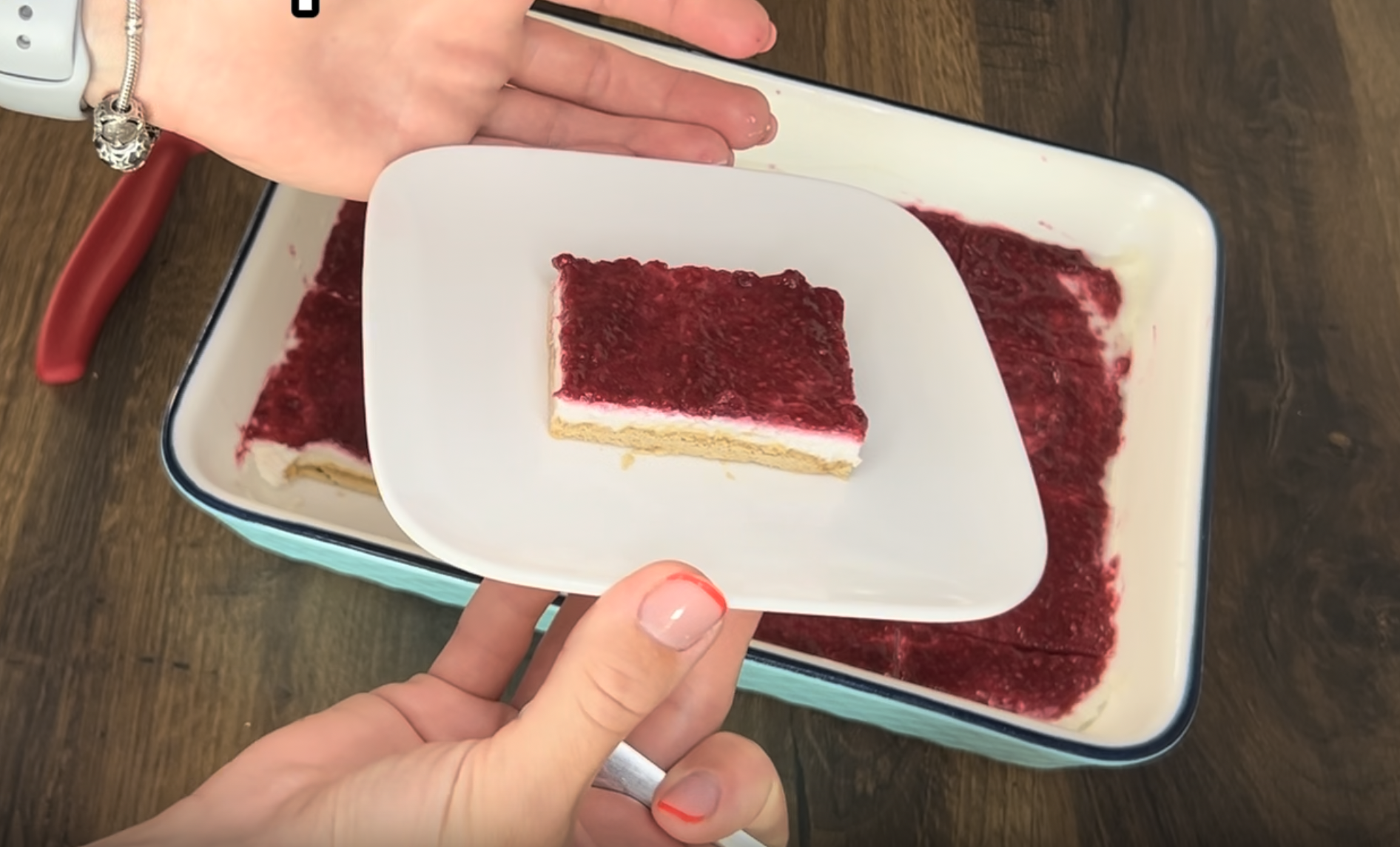 Nepečený malinový řez s mascarpone a želatinou