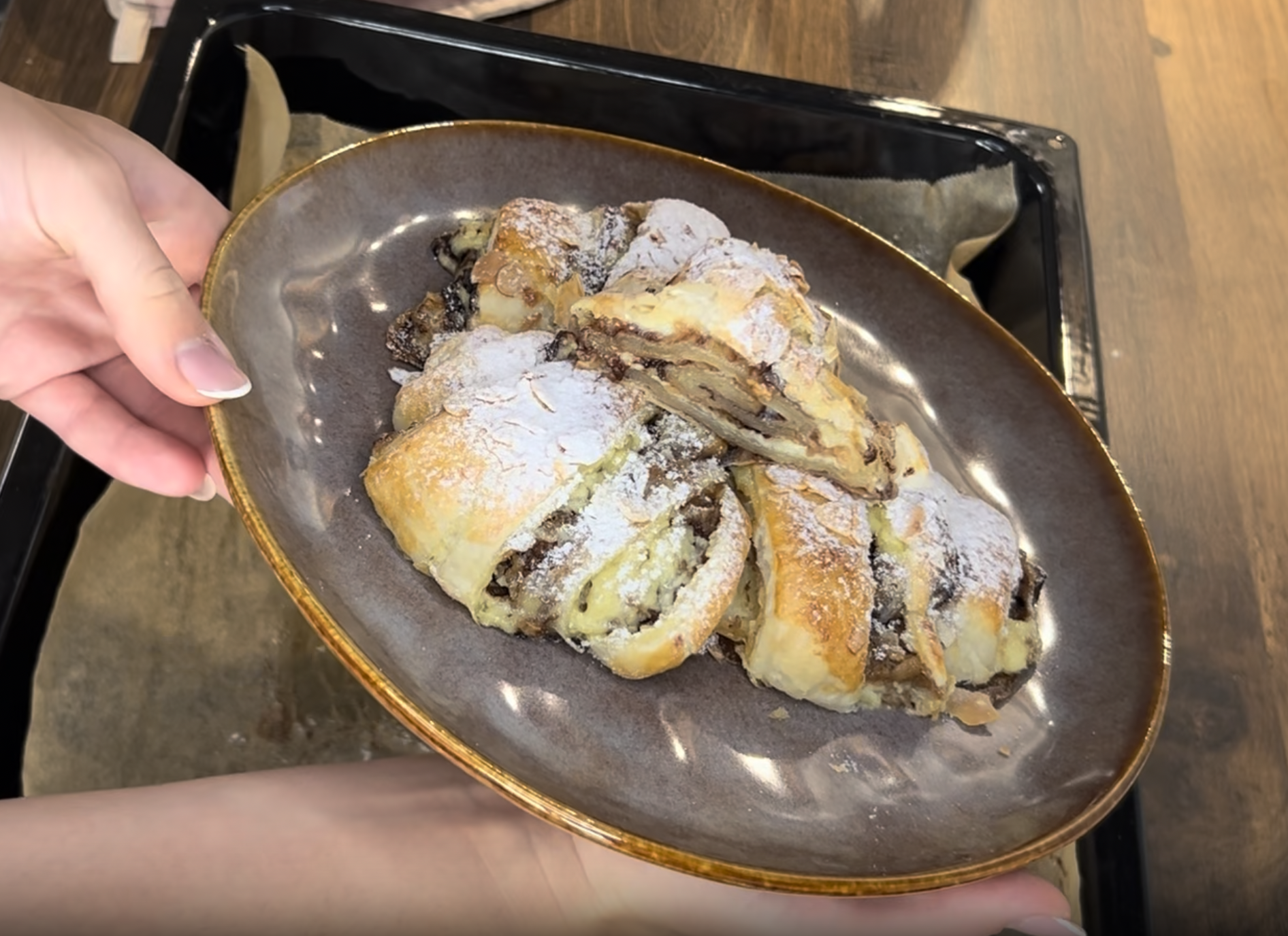 Jablečné croissanty z listového těsta s vanilkovým krémem