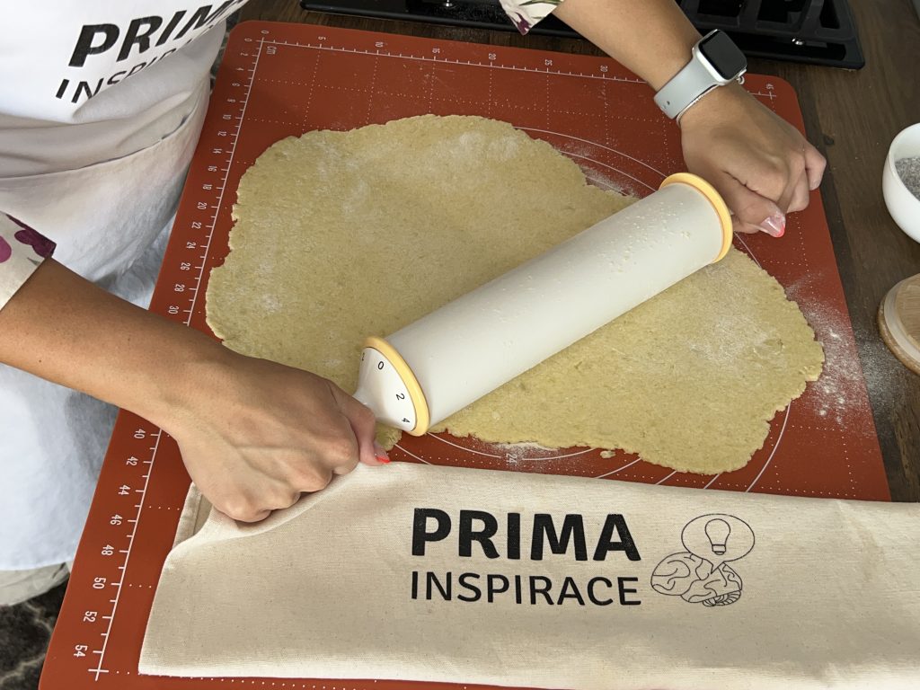 Švestkové knedlíky z bramborového těsta s mákem a máslem