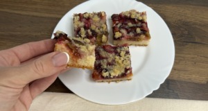 Švestkový koláč s drobenkou Švestkový koláč s drobenkou