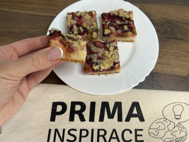 Švestkový koláč s drobenkou Švestkový koláč s drobenkou