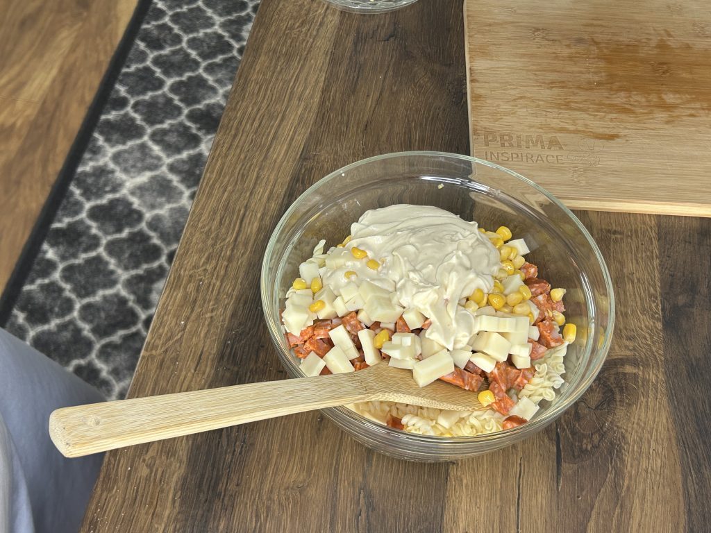 Těstovinový salát se šunkou, sýrem a neodolatelnou zálivkou