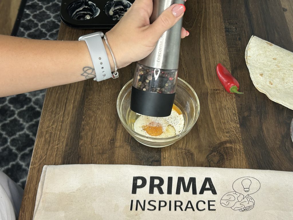 Tortilla muffiny s vajíčkem, šunkou a sýrem