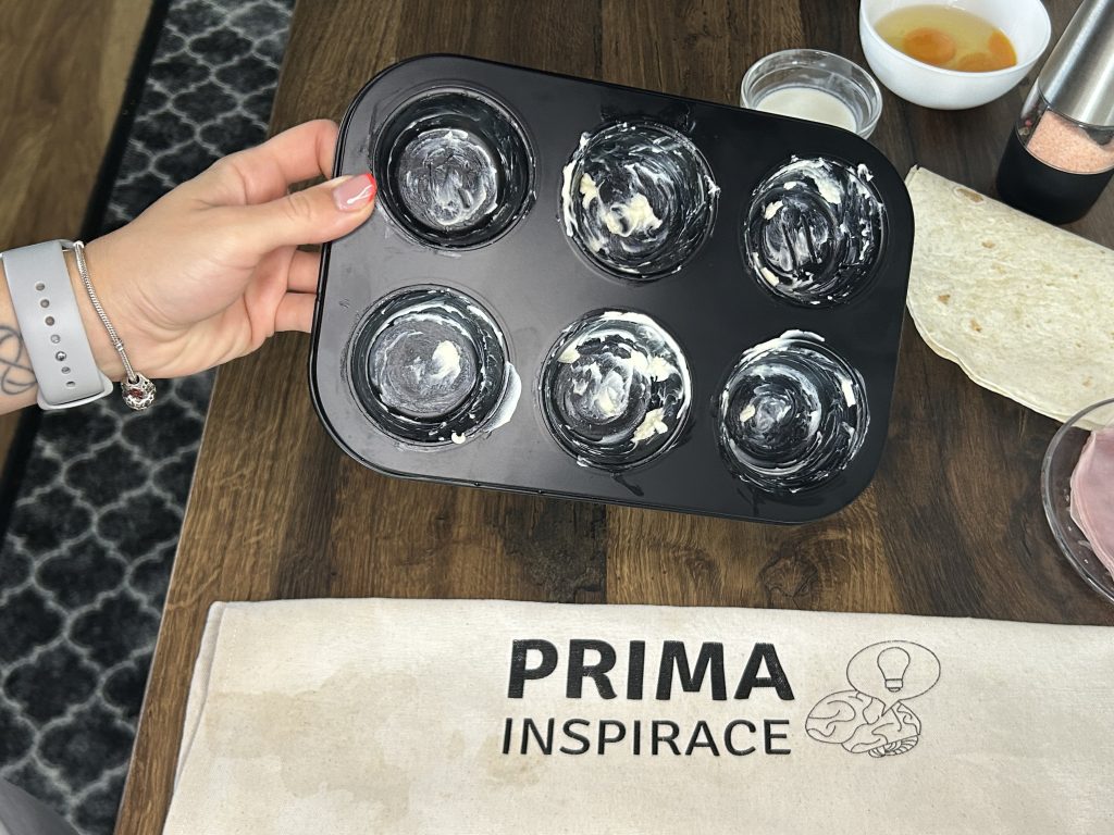 Tortilla muffiny s vajíčkem, šunkou a sýrem