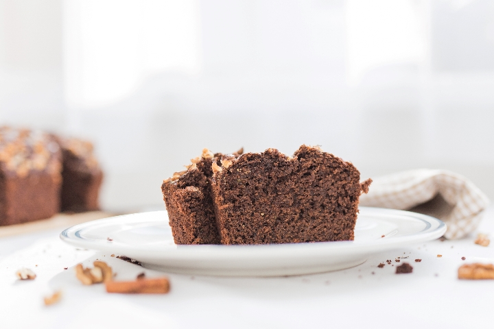 Zdravý čokoládový chlebíček s cuketou – vláčný, nadýchaný a bez výčitek