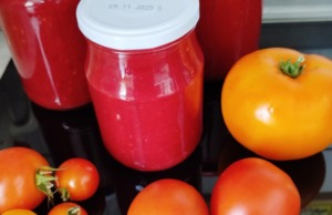 Domácí kečup jako od babičky: Lahodný recept z rajčat, cibule a koření