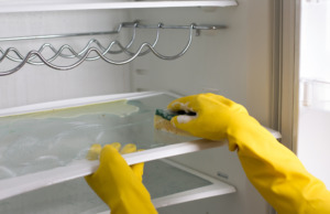 Lednička zářící čistotou: Stačí 2 ingredience na úklid bez chemie!