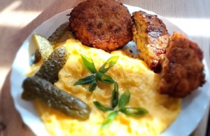 Skvělý recept n holandské karbanátky z bůčku s bramborovo-mrkvovou kaší