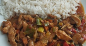 Kuřecí směs s rýží z jedné pánve: Rychlý a chutný recept na večeři