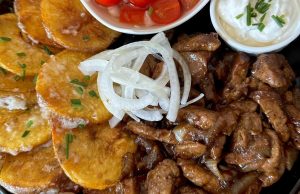 Křupavé, voňavé a šťavnaté: Dokonalé vepřové nudličky s domácími dukátky