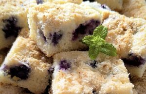 Neodolatelné Rafaelo řezy s borůvkami: vláčný dezert, který si zamiluje celá rodina Rafaelo řezy s borůvkami a kokosem