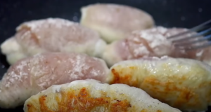 Nevíte co k obědu? Vyzkoušejte tyto vynikající kuřecí rolky plněné sýrem!