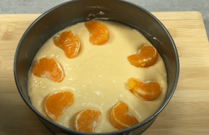 Oblíbený dezert k odpolední kávě: Nadýchaný dort s mandarinkami!